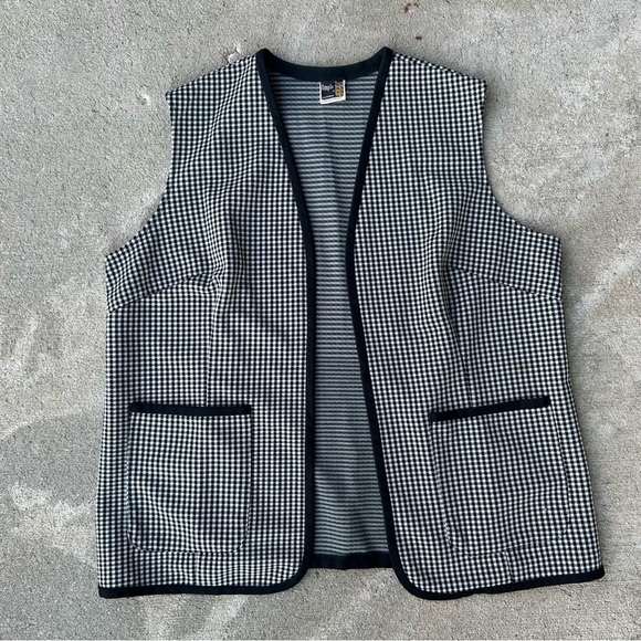 Vintage Black and White Women's Vest - Picture 2 of 6